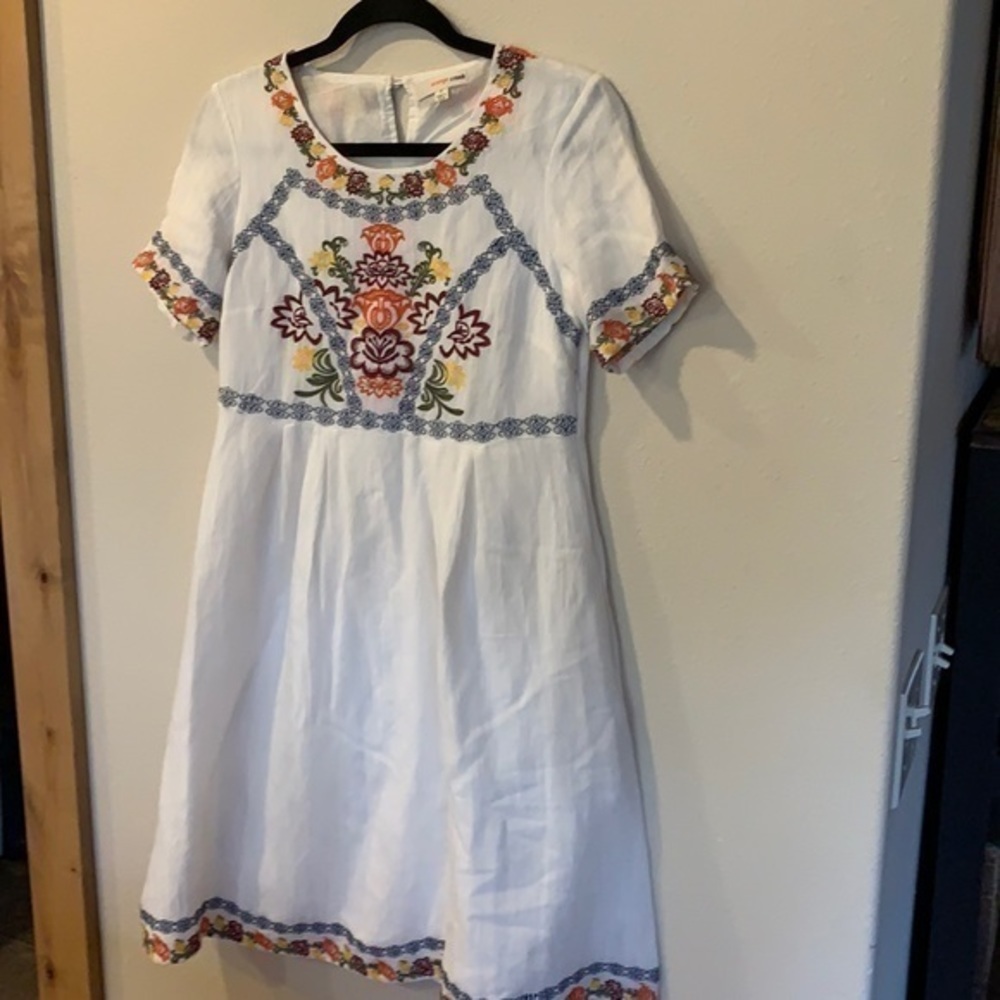 Wedding Boho Embroidery dress size small soft pleated darts dress